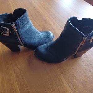 Guess Leather Ankle bootie